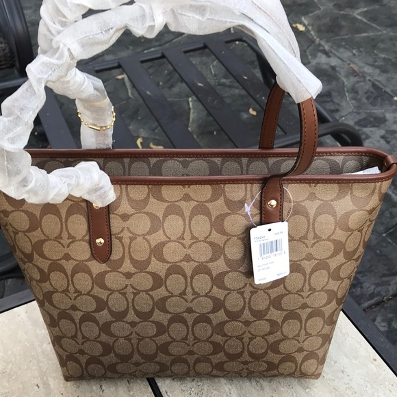 **LAST ONE **COACH TOTE SIGNATURE❤️🌹❤️🌹 - Picture 5 of 8